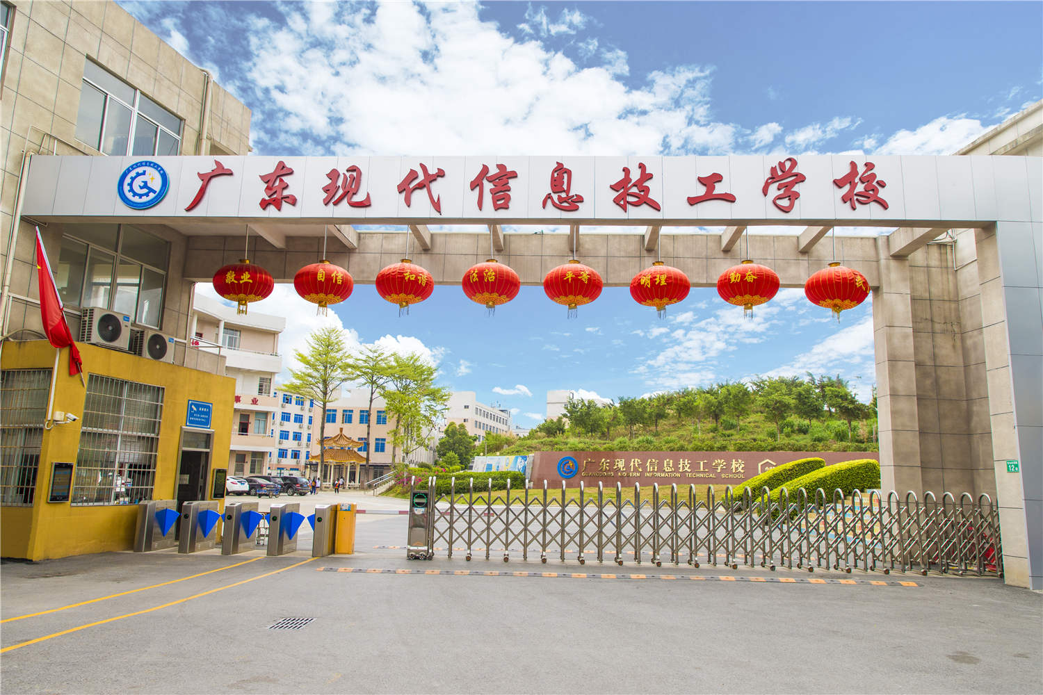 学校校门