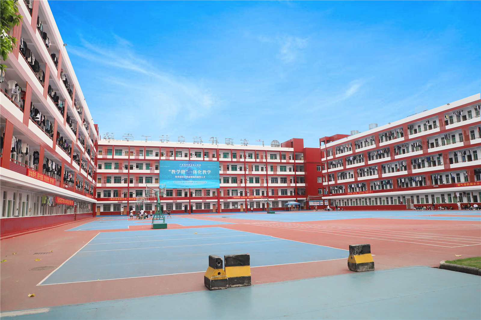 学校篮球场